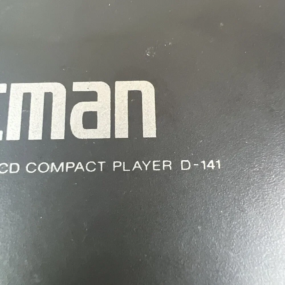 VTG Sony Discman D-141 CD Compact Player 1995 MegaBass Portable Player